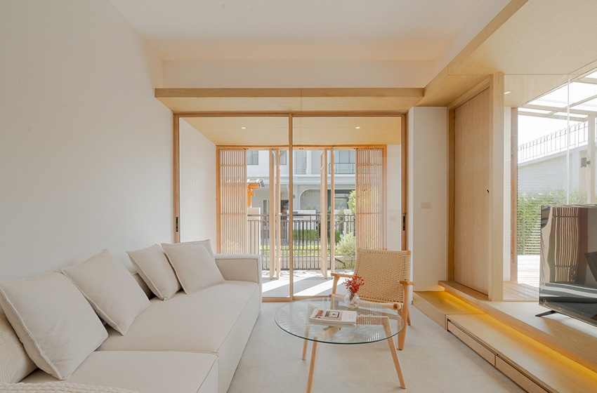 House with Shared Pool in Srinakarin 